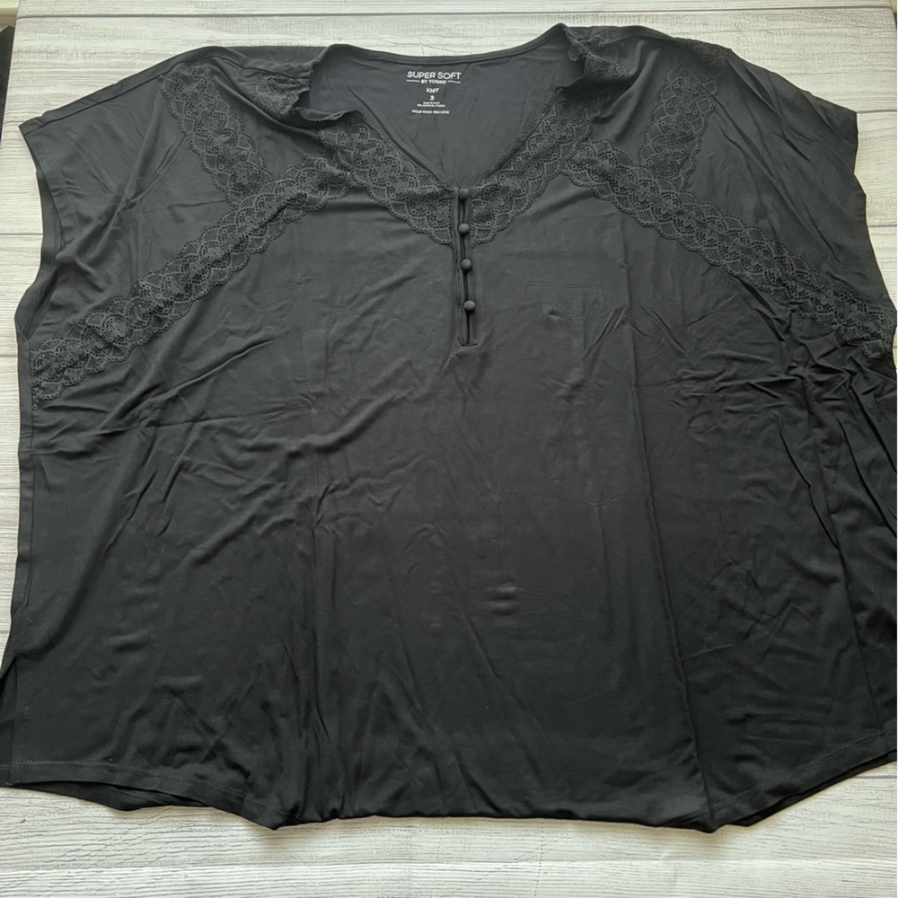 Torrid Soft Short Sleeve Shirt NWT Size 3 - Black
